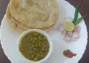 भटूरे जैसी पूरियां व हरी मटर के छोले Delhi Special Fresh Matar Chola & Poori Recipe